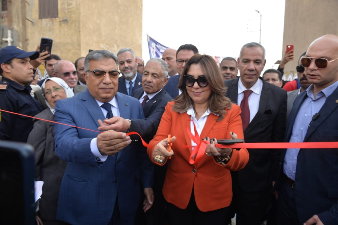 وزيرة التنمية المحلية والبيئة ومحافظ الدقهلية