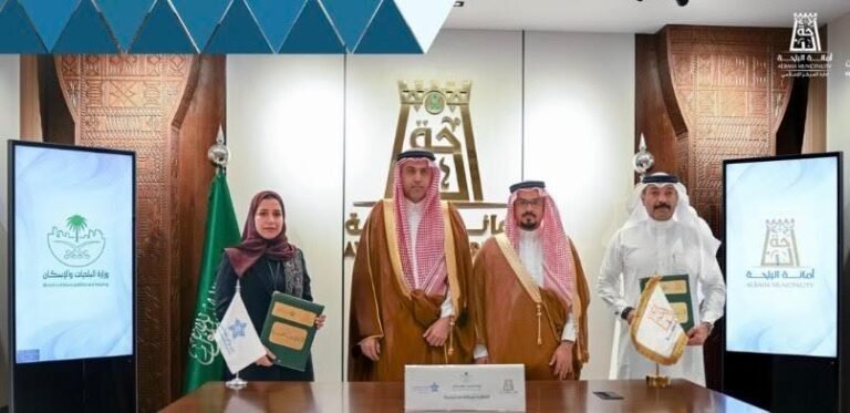 أمانة منطقة الباحة وتجمع الباحة الصحي يوقعان مذكرة تفاهم لاعتماد التجمع شريكاً طبياً للأمانة