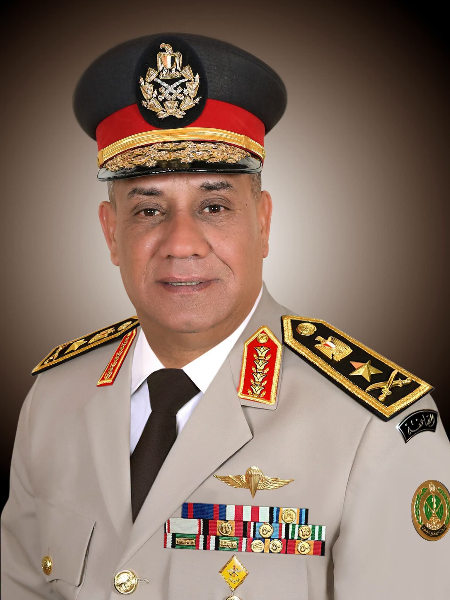 الفريق / أشرف سالم زاهر القائد العام للقوات المسلحة وزير الدفاع والإنتاج الحربى
